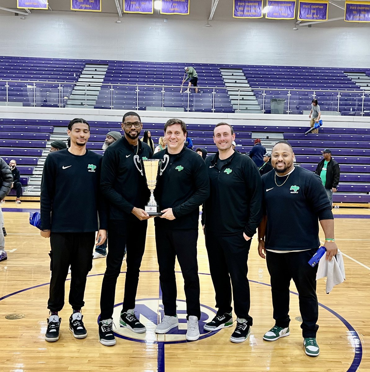 CoachJonesACS's tweet photo. Our 6th Championship Trophy Pose in the last 12 months. #FamilyHood 🐎🐎🐎

@zailanpeeler @Astabler15 @CoachSMT @CoachWilmot https://t.co/p11bGddfC1