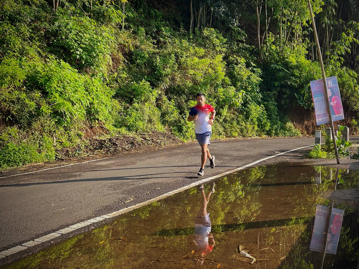 AzizSan44's tweet photo. Minggu pagi berlari dengan Pocari Sweat @pocarisportid challenge

#PocariSweatPacer2024 #SafeRunning #BatuRunners #Memelers #PlayonMalang #IndoRunnersBatu #HealthyLife #HealthyMind #HealthyBody #HealthyHabits #HealthyCommunity #Cardio #SlowAging #TrueLife https://t.co/oC5sYIZcBc