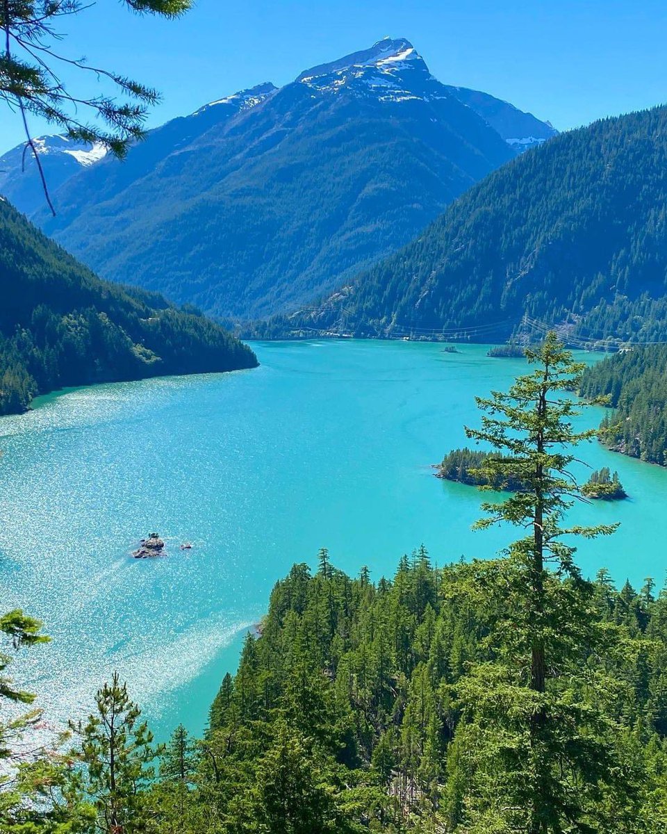 Diablo Lake in Washington's North Cascades National Park, USA. 🏞️🌲 #DiabloLake