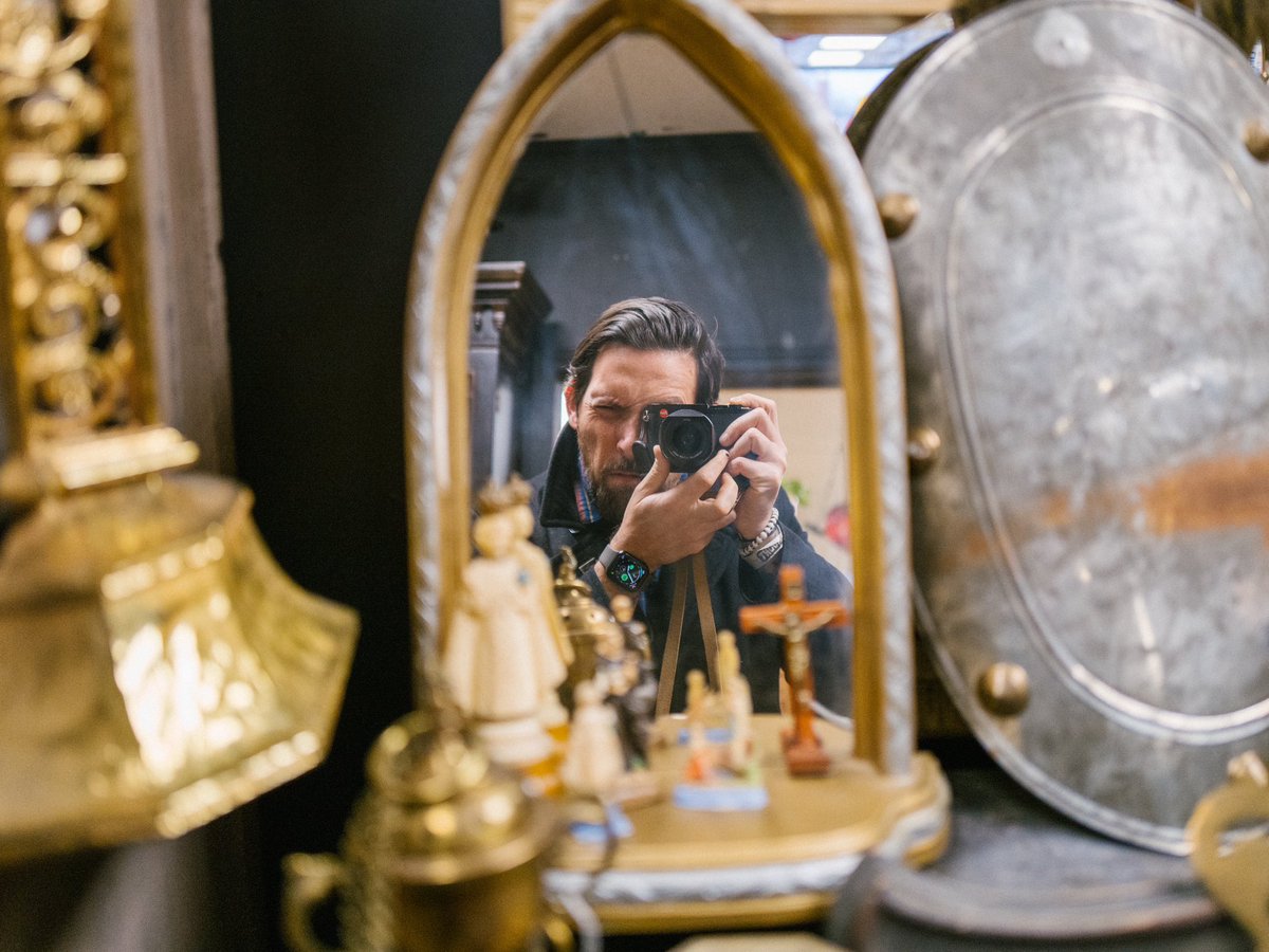RyanjLeone's tweet photo. Vintage shops are my favorite. #leica #photograghy #streetphotographer https://t.co/05T8H9flH0