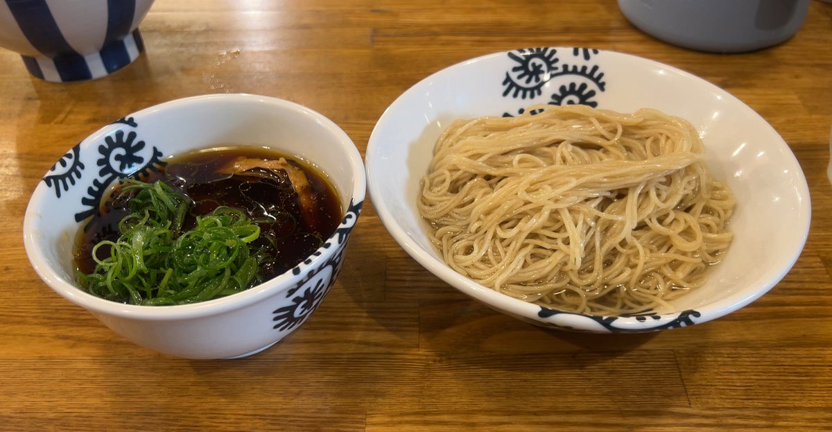 ROOSTER noodle&wineBARさん

中華そば(醤油) 並
TP 穂先メンマ
つけそば(醤油) 大盛
TP 九条ネギ

ご馳走様でした( *・ω・)*_ _))
これにて今年のラーメン納めになります🍜
来年もよろしくお願いします((੭ ᐕ)੭

#ROOSTER
#ルースター
#ラーメン納め
#最後は激ウマ店
#わしわさんまた来年…