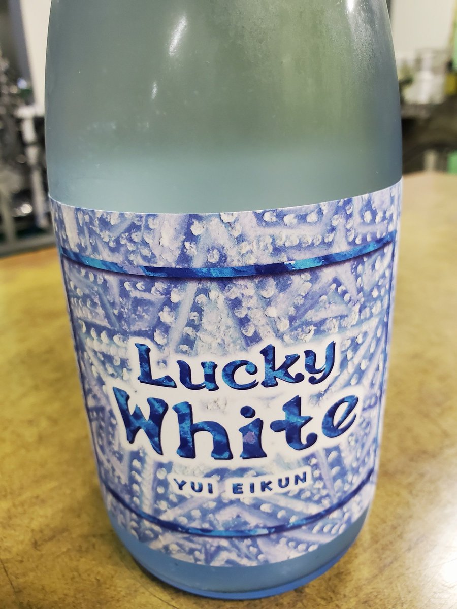 hide2183's tweet photo. 皆様に幸運が訪れますようにと願ってLucky White。 https://t.co/wnQ7z8pnVd