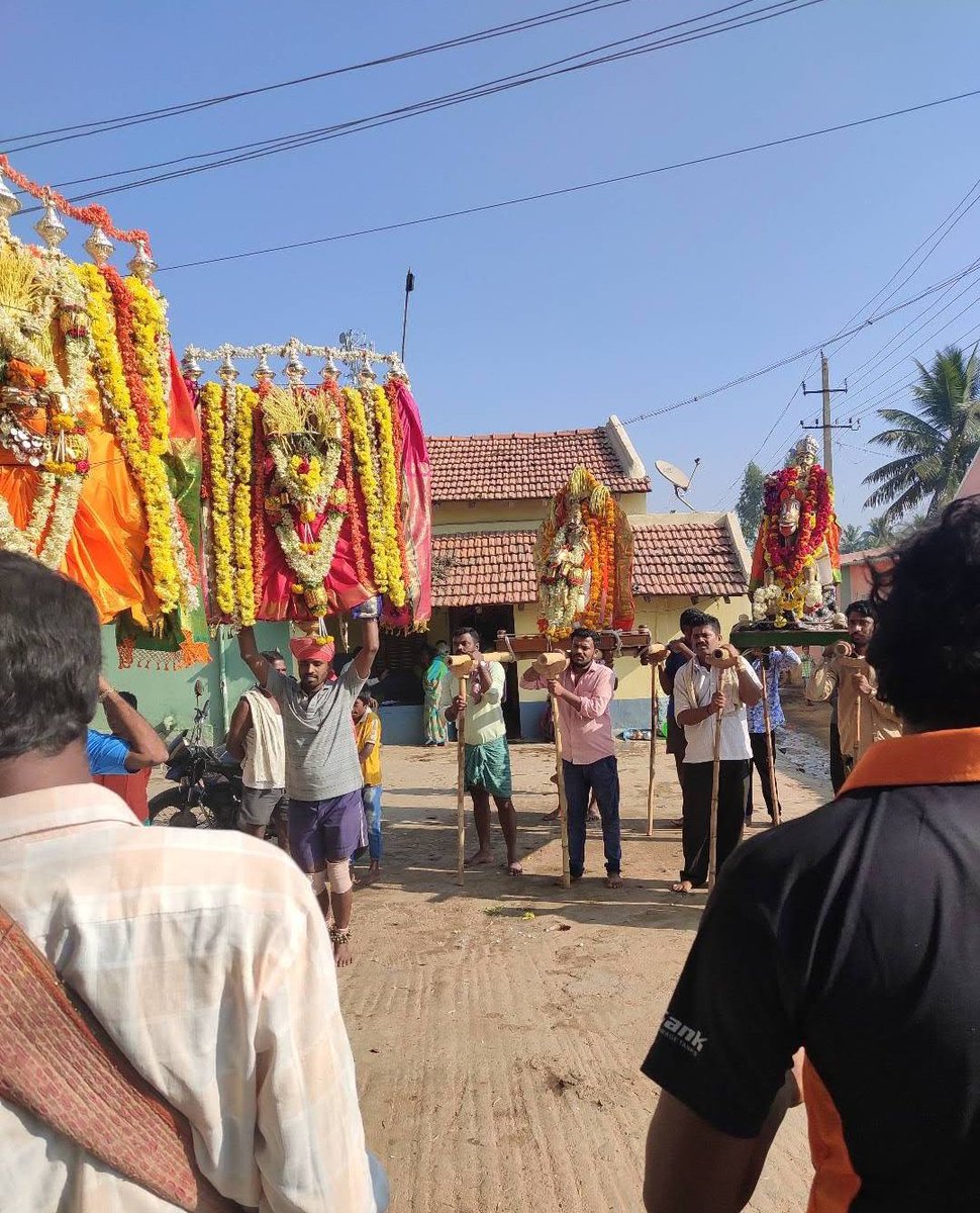 vokkaliga_gowda's tweet photo. ದಬ್ಬಗುಳಿ ಹಳ್ಳಿ #Magadi TQ
#Ramanagara ಜಿಲ್ಲೆ.
Caste wise Survey 2011 Census
ಗೌಡ್ರು - 520
ಸವಿತಾ ಸಮಾಜ - 20
ಕುಂಬಾರ - 10
ಒಟ್ಟು - 552
ಈ ಗ್ರಾಮವು #Savanadurga ಬೆಟ್ಟಗಳು & #Manchanabele ಜಲಾಶಯದ ನಡುವೆ ಇರುವುದರಿಂದ ಅತ್ಯಂತ ಸುಂದರವಾದ ಪರಿಸರದಿಂದ ಆವೃತವಾಗಿದೆ.
#Dabbaguli #Gowda #Vokkaliga #Kannada https://t.co/DwpVqcgyEZ