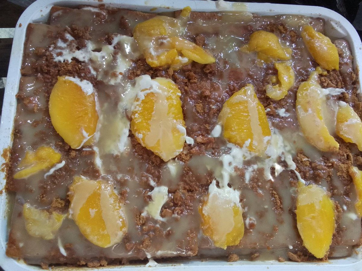 RaineV208's tweet photo. Yung kapatid mong pagod nag I slice ng maayos ang toppings ๐คฃ๐คฃ
#mangofloat nga naman kasi eh
#KdLex https://t.co/vhwoKzUX1A