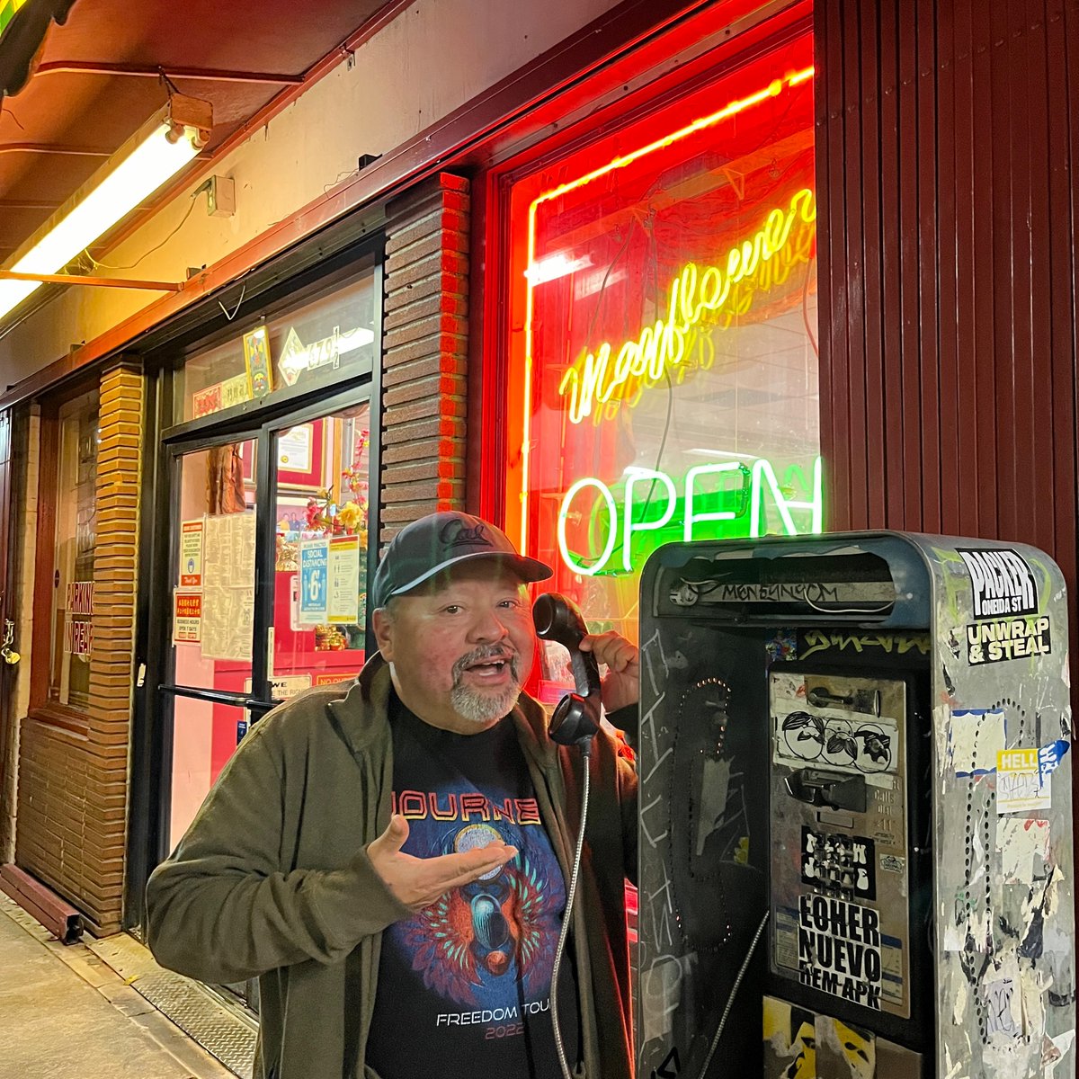 tsofia20's tweet image. at an irish pub with my parents and talking shit