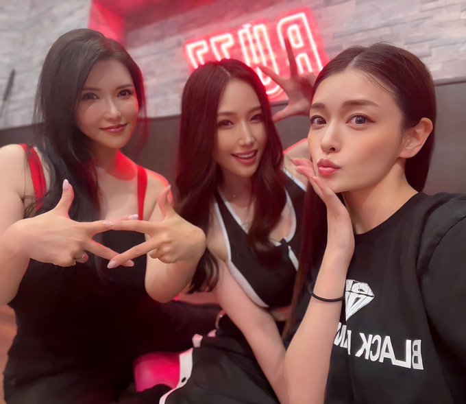 1 pic. ????????
4???????????????????
2023????????
3?21??BLACK DIAMOND??????????????
5????ZEPP?????????
????1st????????
??2?26???1st??????????ZEPP