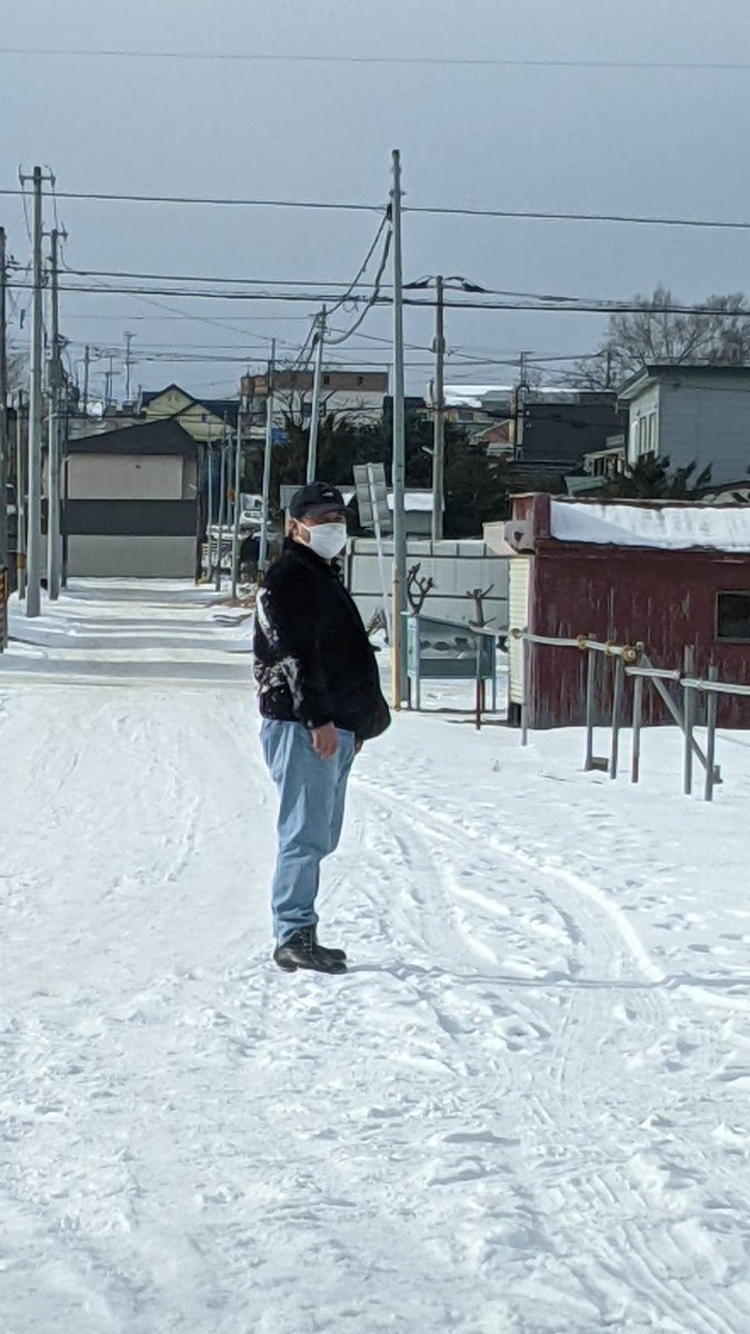 wild_sugichan's tweet photo. 妻の実家の帯広での思い出写真だぜぇ
発芽し始めたまま外に出て注目を浴びてしまい
食べ始めたばかりなのにもぉジャンバーにクリームついてるし
車探してたら転び、転んだことを家族に見せたいのにその家族が見つからなくて途方にくれてる写真だぜぇ
全てが楽しい思い出だぜぇ
しかし体つきおかしいぜ https://t.co/jMMy4SlNvH