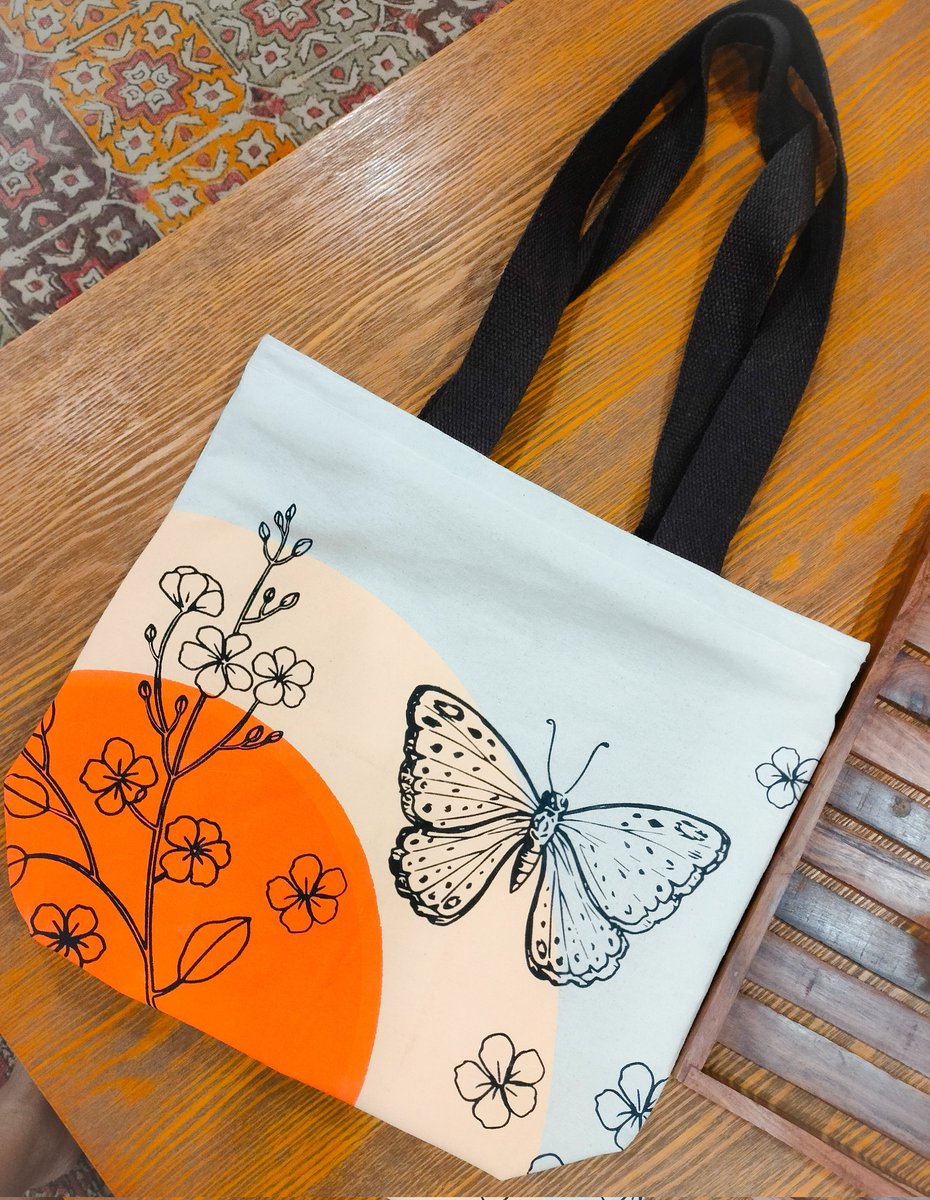 ChymeraAsh's tweet photo. Customized wedding giveaway totes https://t.co/UPBtKLxjjf