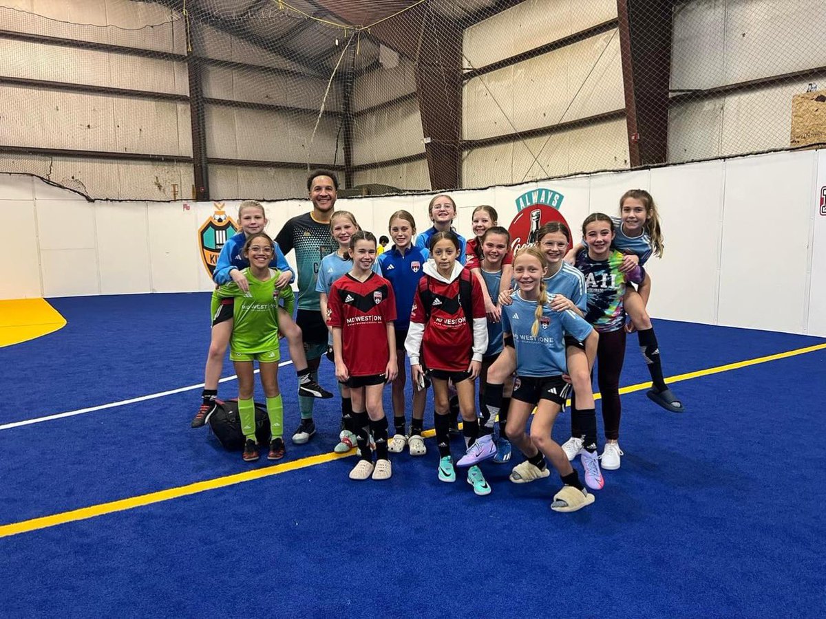 NERoots2012G1's tweet photo. Shout out to the @omahakingsfc for allowing our 2011 and 2012 roots girls to be apart of todays game ⚽️ @NERootsSC @ElkhornSoccer @Dzuckweiler https://t.co/dywyL5iBsl
