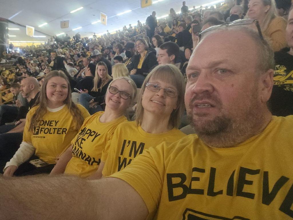 stephaniee9101's tweet photo. Today, my family and I decided to go to the Iowa Women’s Basketball game at Carver Hawkeye Arena in a sold out crowd!  I love making memories with my family that will last forever!  Go Hawks! https://t.co/cuqtTEFsvm