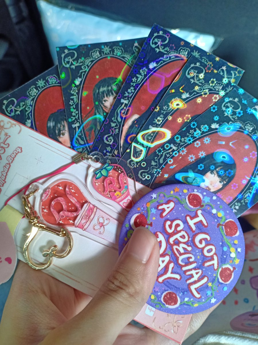 pasilip sa pamigays latuuur ✨
otw at #BGCTaguig2024NYE 

soooo excited to see #RedVelvet and reveluvs 💖