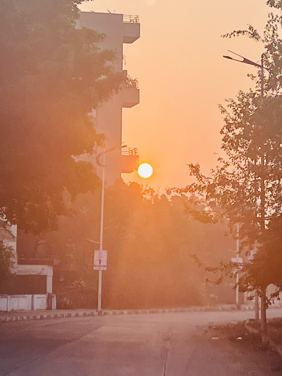 AshishParkhi's tweet photo. #TMM2024 #Marathon 3 weeks to go
Week 4 #TrainingSummary
Runs: 5
Time: 4hr 12min
Distance: 40.34km
Elevation: 97m
Longest/Fastest Run: 10.6km 5:40/km 165bpm
Best Avg HR: 10km 6:51/km 140bpm
#GarminRacePredictor: 04:26:43π
#CurrentGoal: 03:45:00 https://t.co/5mJcl0IgdU