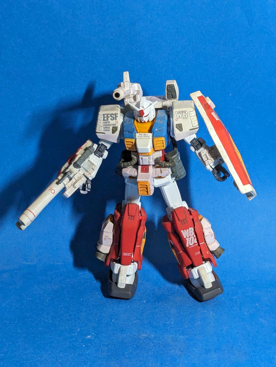 EZnqA9NiSt25555's tweet photo. #パーフェクトガンダム
#FIXFIGURATION
#ガンプラ　
#HGUC  

「これは貴方を基にした、失敗を犯さない理想の姿。パーフェクトな貴方…。」

前にツベでガンダムリヴァイブにFIXFIGURATIONのガワを被せられると
あったんでやってみました

想像以上にキツくパーツがポロリするのでもうやりません https://t.co/wHCsrkozkV