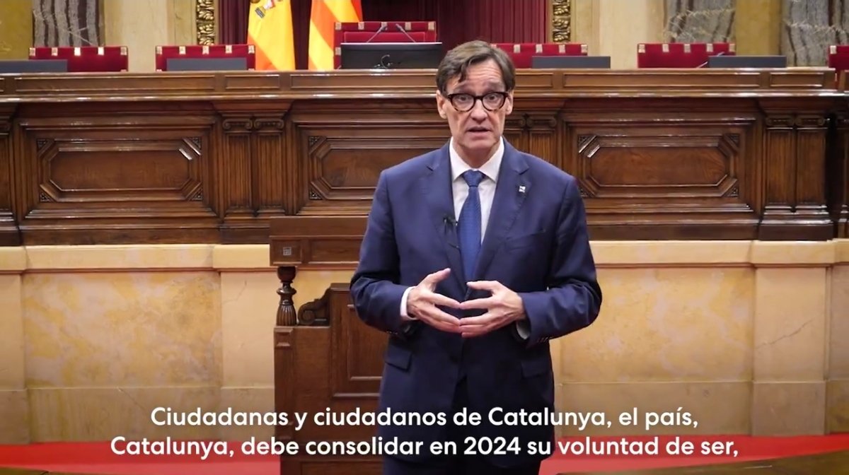 quadern_tactil's tweet image. La Catalunya que somia el PSC és la Catalunya on cal subtitular els discursos presidencials en castellà, ja que quatre dècades d&apos;immersió lingüística i un 87% de comprensió de la llengua per part de la població no deu ser suficient. 

Felicitats, futur MHP president Illa.