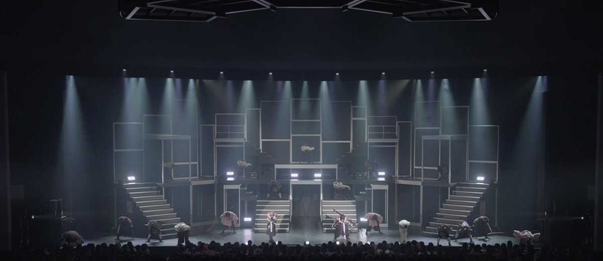 musical_touken's tweet photo. ⬜️⚪️千子村正 蜻蛉切 双騎出陣⚪️⬜️
～万の華うつす鏡～

41公演の幕がおりました。
まわり、めぐる情景になにかを受け取って頂けましたら幸いです。

明日から見逃し配信も始まりますので、そちらも是非ご覧ください。
https://t.co/b5BYwWRYoO

みなさまが笑顔で過ごせますように。
良いお年をお迎えください。