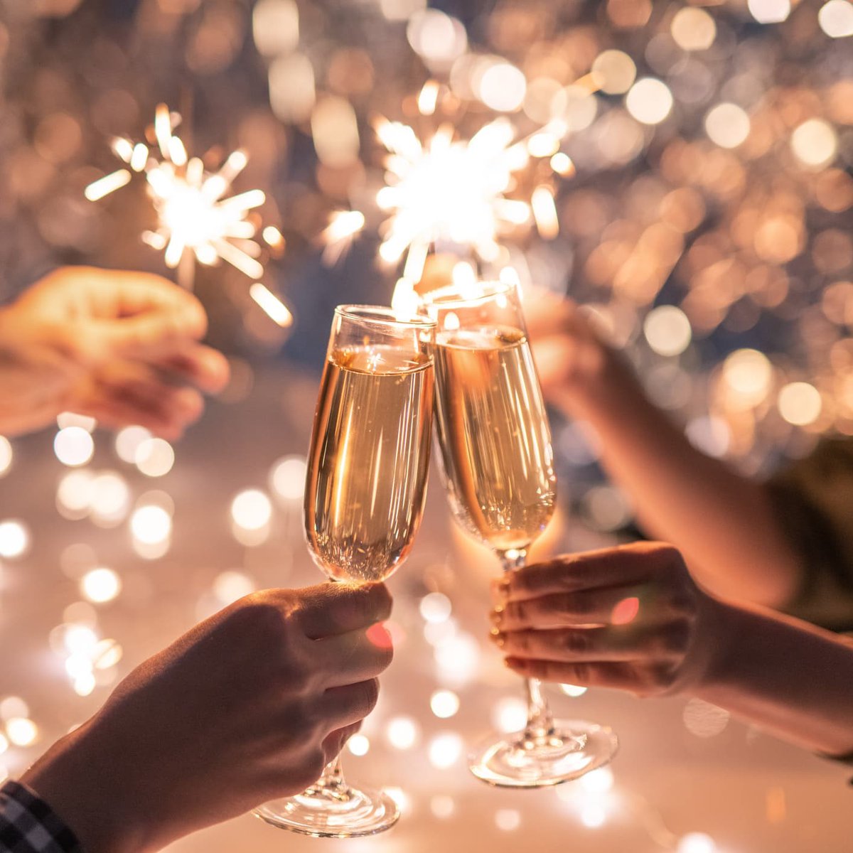 MorfaSP's tweet image. Happy New Years Eve! 🎉🥳🥂

Whether you're celebrating at home or going out to party, let us know what your plans are this evening.