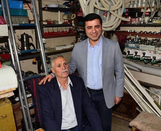 s_celikkaleli's tweet photo. Selahattin Başkana,Demirtaş
ailesine ve sevenlerine başsağlığı ve sabır diliyorum. https://t.co/wH3HTPClt6