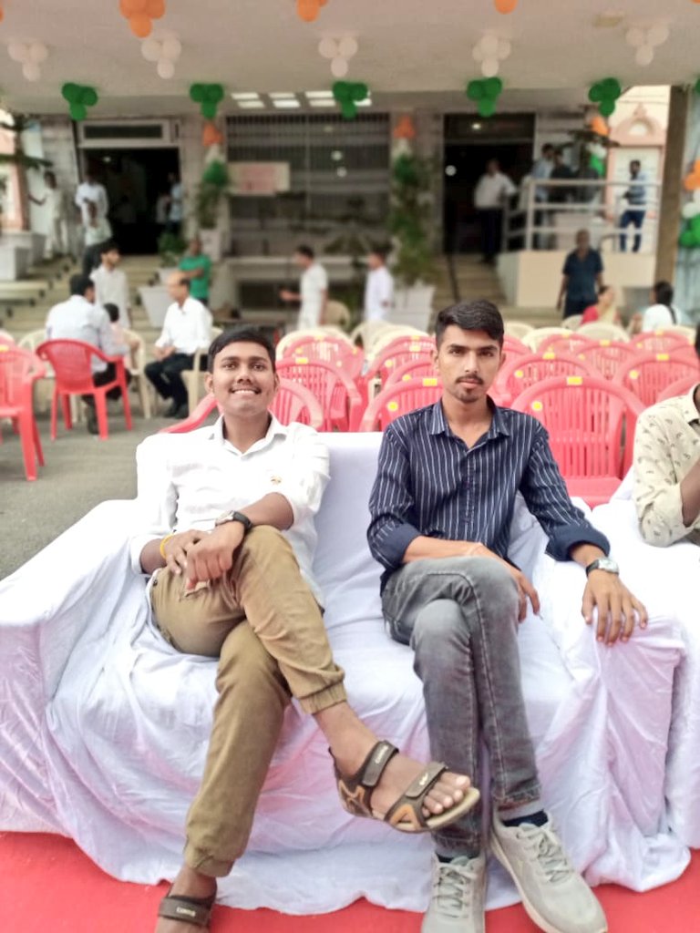 VEERBHAN1234's tweet photo. कुछ खुशियाँ कुछ आँसू दे कर टाल गया
 जीवन का इक और सुनहरा साल गया..... 

जन जन के लाडले  @DamaramLohiya 
को #जन्मदिन की हार्दिक शुभकामनाएं। 
#HappyBirthday
#BHU #ThalapathyVijay #Trending https://t.co/YXAmF6Y0zw