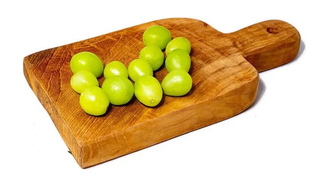 VeganoLeon's tweet photo. “Los veganos solo coméis basura ultraprocesada”
Aquí toda la fruta que come al cabo del año el que te dice eso, y la come por superstición. https://t.co/4myBOo9jM7