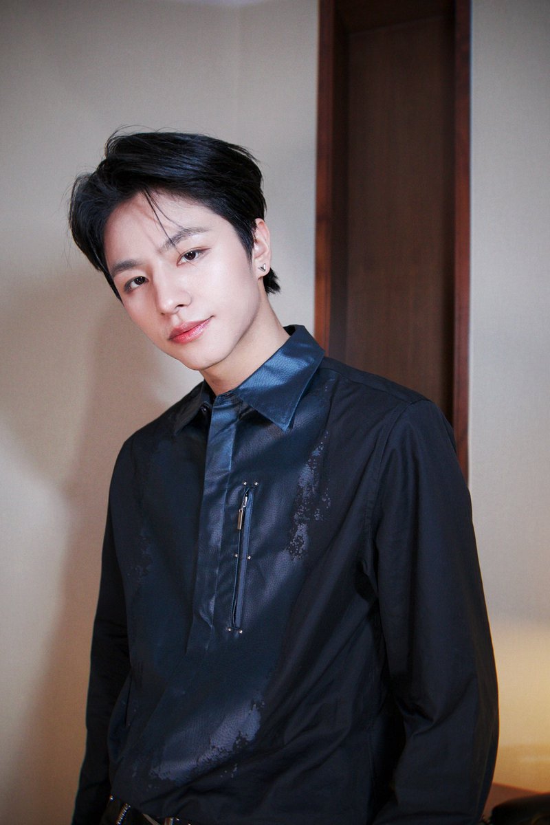 [#레비]

안녕~2024👋
즐거운 추억이 가득했던 2023년이었길 바랍니다.
다가오는 2024년 새해에 좋은일만 가득하시길 기대해요!

오늘 7:30, Gragon TV <2024 New Year's Eve Celebration> 에서 만나요~!

#LEV #레비 #レビ