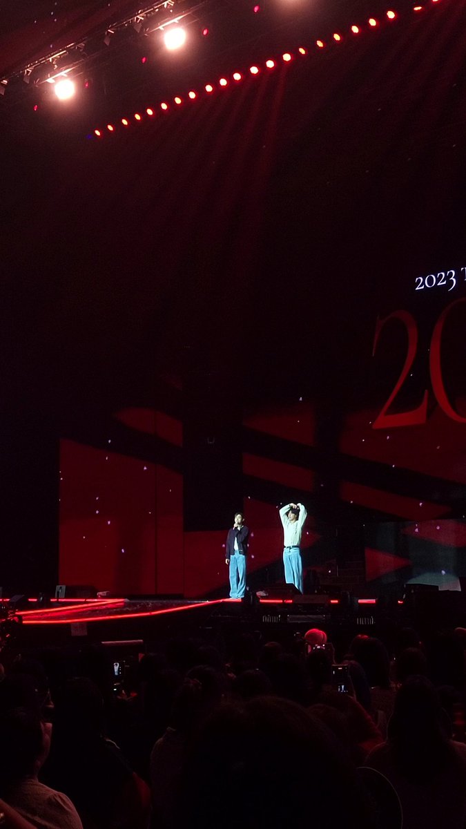 한 해의 마지막날을 오빠들이랑 할 수 있어서 너무 좋았고 내년에도 잘부탁해❤️❤️❤️❤️

#동방신기 #TVXQǃ #유노윤호 #정윤호 #최강창민 #심창민 #TVXQ_20n2