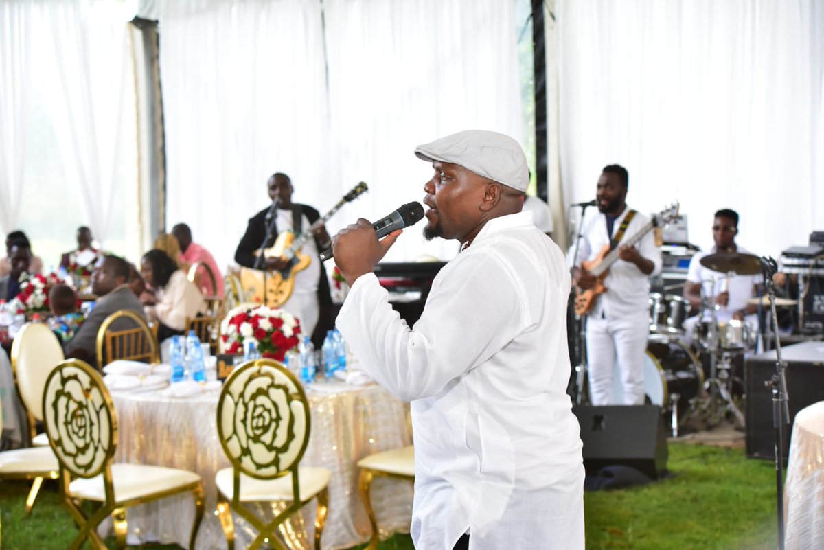 PapiOdeQ's tweet photo. I am #PapiOdeQ the #BengaCaptain
I am a very versatile performing artist. Actor (Stage & Screen), Singer/Songwriter, Film Maker (Scripter, Director, Producer)
I also lead my band #TamashaBeatsBand. I perform as #PapiOdeQAndTamashaBeatsBand
I am an amazing MC
Ready for 2024 https://t.co/qElwu9FB3s