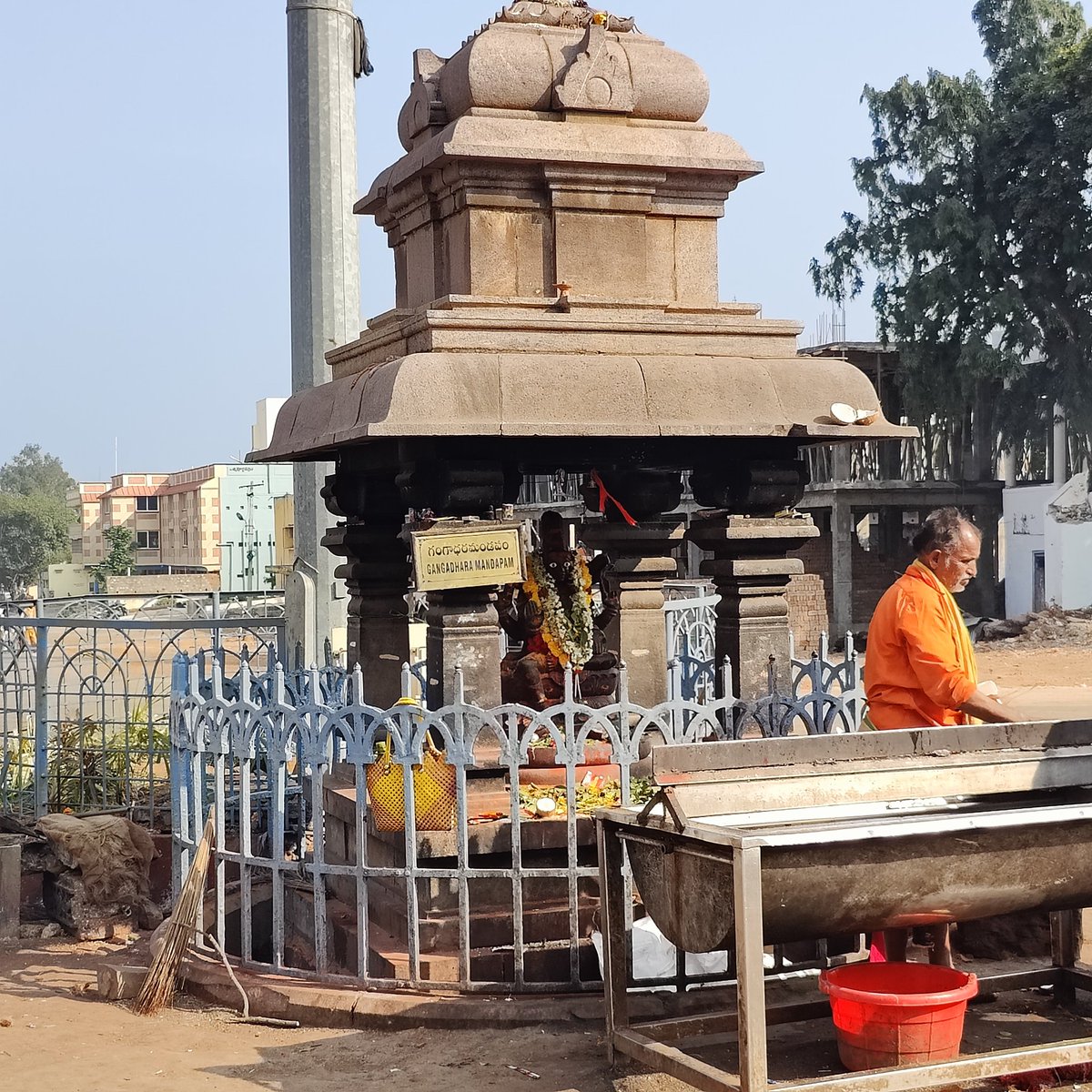 KavyaBhairavi's tweet photo. 2023ರ ಕೊನೆ ದಿನಗಳನ್ನ ಕುಲದೇವರ ಸನ್ನಿಧಿಯಲ್ಲಿ ಮುಗಿಸಿದಾಯ್ತು. 🙏
ಶ್ರೀ ಭ್ರಮರಾಂಬಾ ಮಲ್ಲಿಕಾರ್ಜುನ ಸ್ವಾಮಿ ಸನ್ನಿಧಿ ಶ್ರೀಶೈಲ.
#ಶ್ರೀಶೈಲ
#Shrishail
#శ్రీశైలం https://t.co/6boMTMCdvW