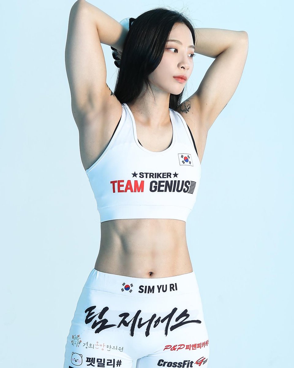 doc2kyo's tweet image. 로드FC 아톰급 챔피언 심유리가 타이틀을 반납하고 일본 라이진과 계약. 2024년 3월 23일 라이진 46에서 레나와 대결 예정. 심유리 킥복싱·산타·무에타이 등 수련한 타격가로 MMA 전적 6승 3패. 상대 레나는 13승 5패. #ROADFC #RIZIN #RIZIN45