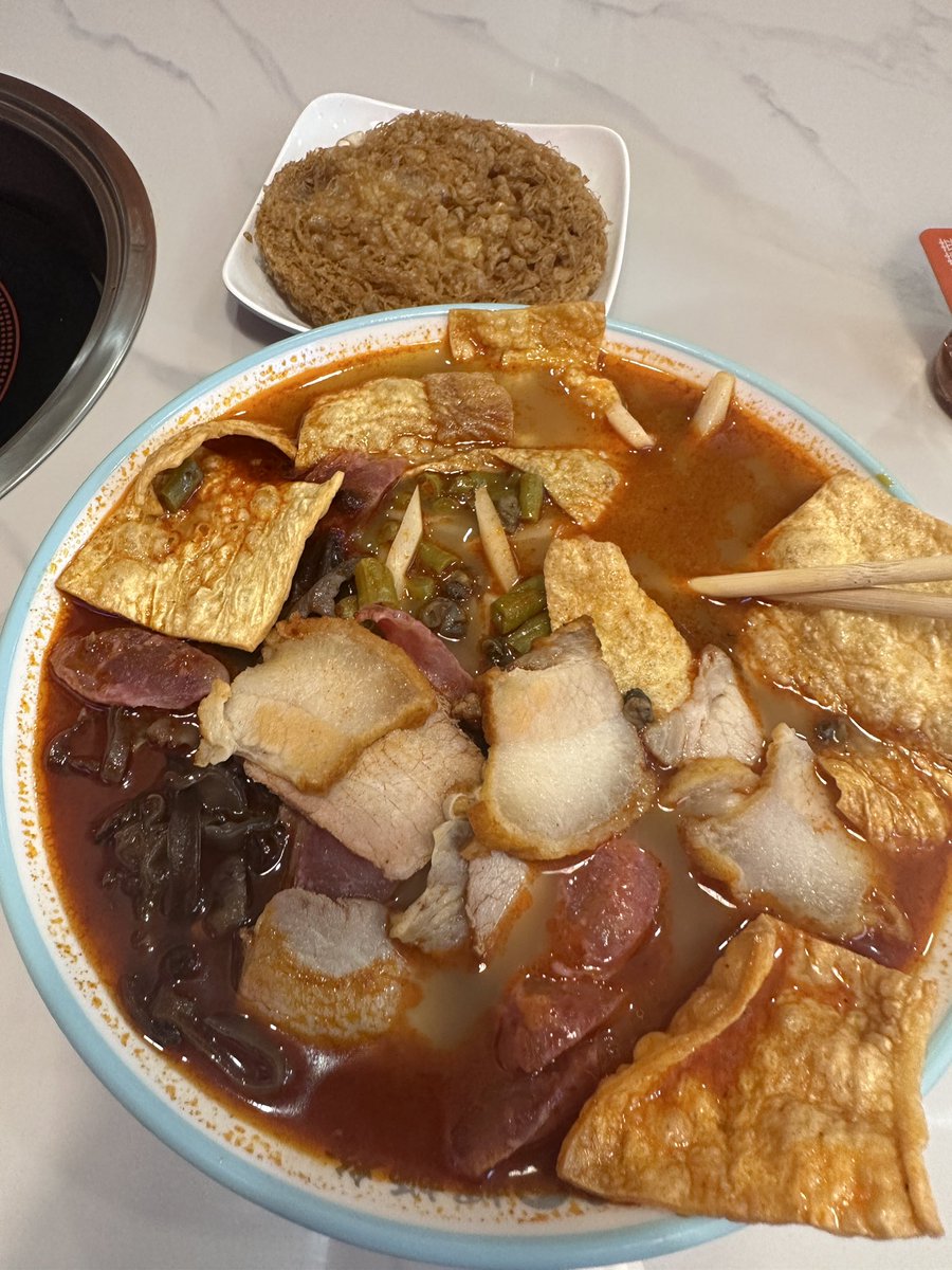 一天没吃饭，阴了这么好的消息想好好吃一顿，现实生活中的朋友想说但无法分享，因为他们都不知道我淫妻的癖好，所以只能独自一人，走进了一家曾经想尝试但从来不敢尝试的一家小店，未来事事难预料，生命短暂，我已经开始思考这一生我带来了什么，又能留下什么，能为这个世界或我身边的人做些什么。作为一个朝九晚五的社畜，该停止这样的生活了，做一些更有意义的事情，突然一下，在这之前的很多烦恼和问题还有焦虑都不再困扰了，一下都解开了，那些现在看来都成为了微不足道的小事。