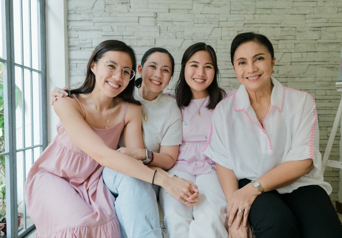 arcelo_ian's tweet photo. Aika Robredo says, she has grateful to end and welcome the New Year 2024 with her mom Leni as well as Jillian and Tricia. They hoping for their huge positive juju and a true lucky color.

Masaganang Bagong Taon po sa'yo, Pamilya Robredo at Mabuhay po kayo!

Mabuhay ang Pilipinas! https://t.co/hdK1PEJYDP
