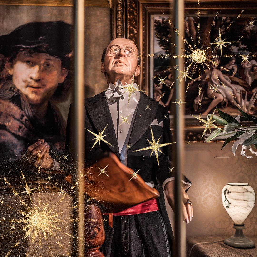 Vanmiddag doen we het licht uit bij Couperus. Hopelijk niet definitief. Tussen 13:00 en 17:00 uur ben je van harte welkom op de Javastraat 17 in Den Haag en kun je nog een laatste selfie maken met Couperus!