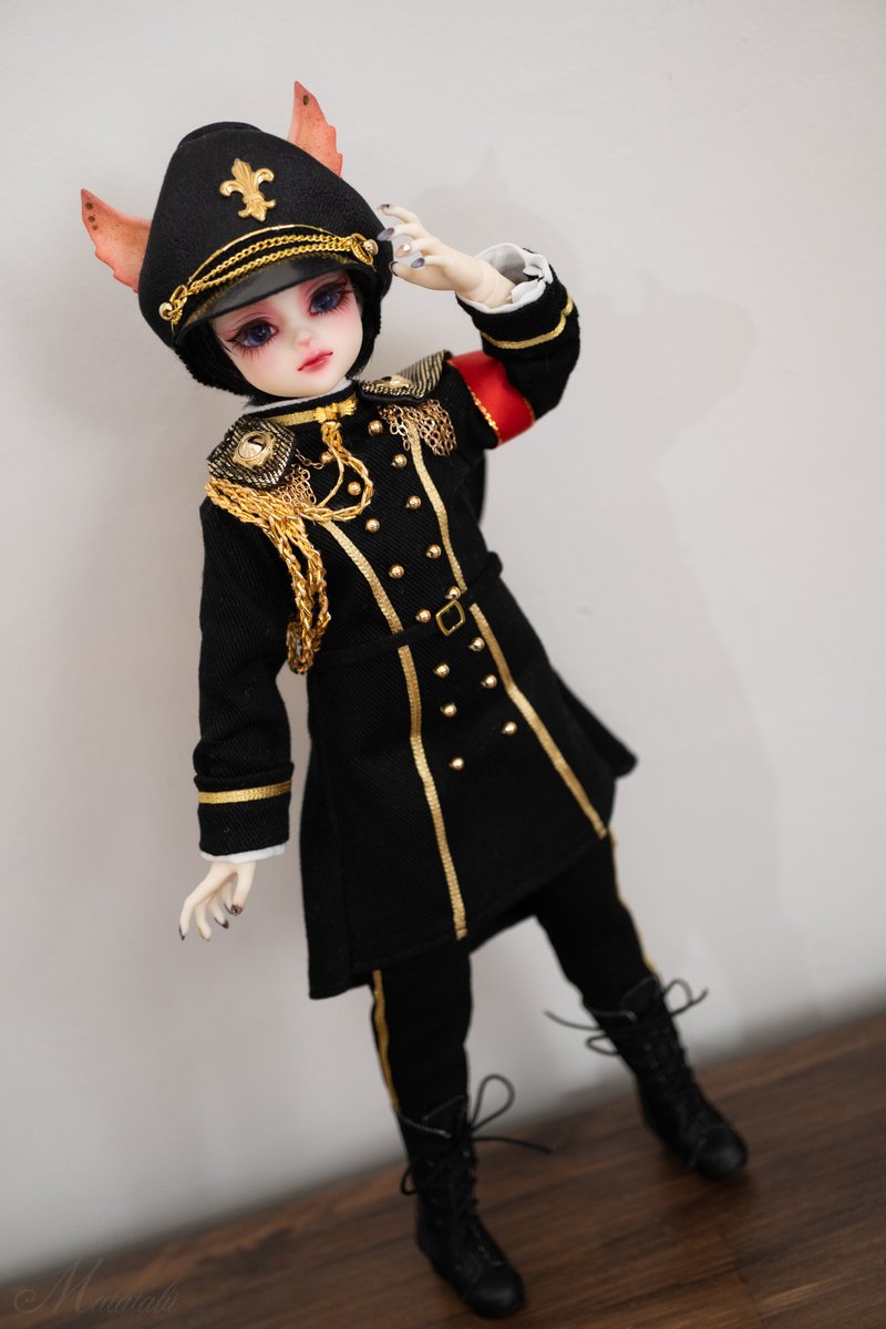 とも様（<a href="/tomo_twitt/">とも</a> ）のリカちゃんサイズの軍服をナナホシくんに。ノアSでもバッチリ着れますね……