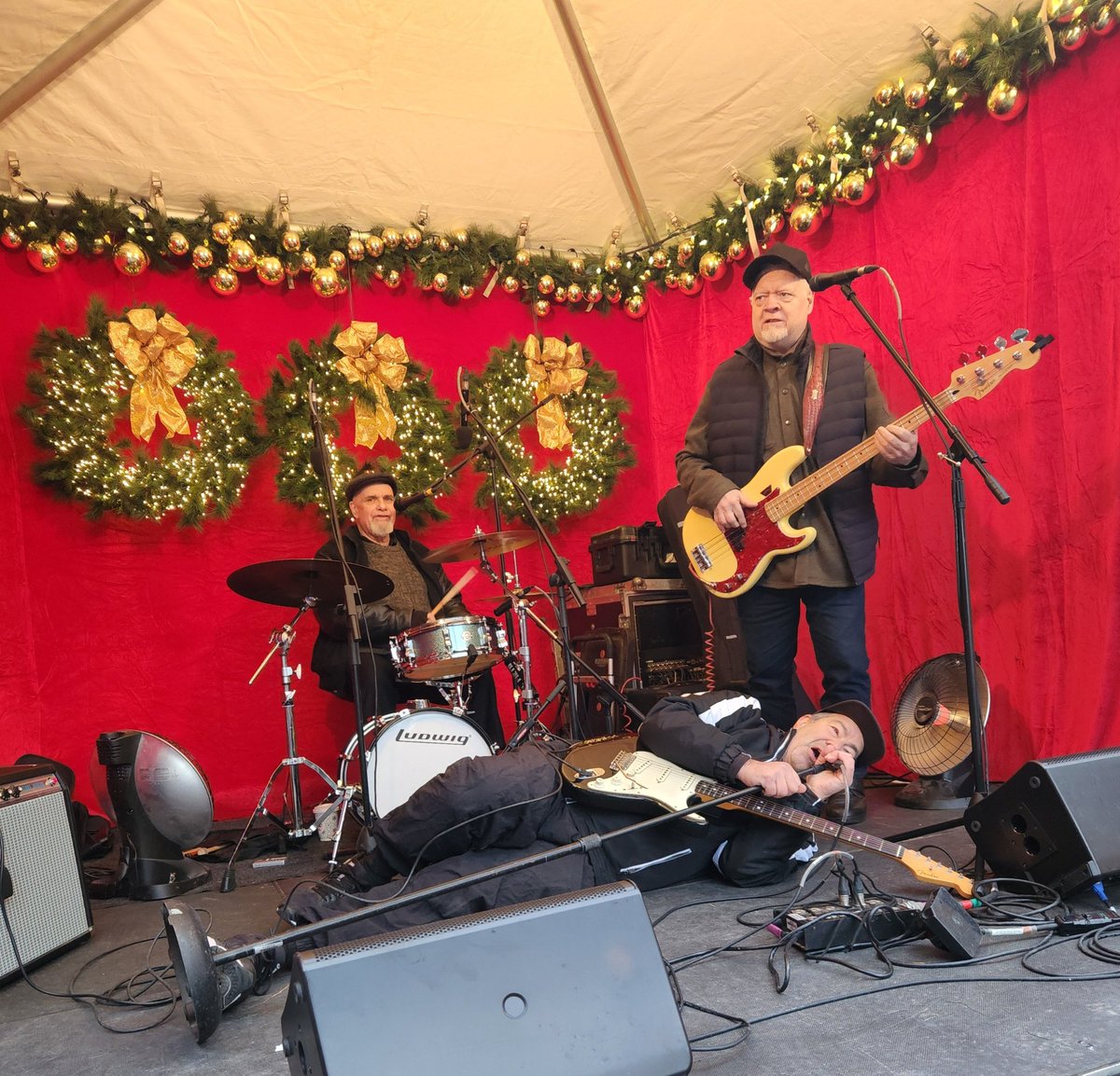 tbeyer007's tweet photo. The incomparable Danny Marks trio with Ancaster's own Teddy Hawkins on skins, tears it up for a New Year's Eve prelude @DistilleryTO #LiveTO #DistilleryDistrict #EdwardBear #TheloniousHank #TeddyHawkins #RiversOfBabylon #DannyMarks #NewYearsEve #NewYear2024 https://t.co/1wLBT4fz20