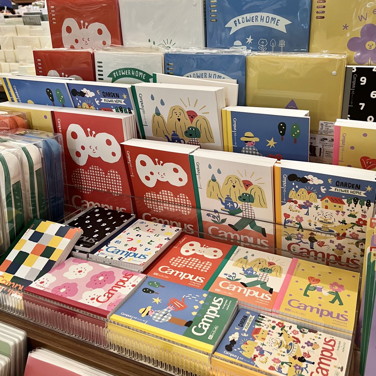 kinowhatsnew's tweet photo. เรื่องน่ารักยังไม่มี แต่สมุดจดดี ๆ มีที่คิโนะแล้วนะงับผม 🥺

พบกับ Campus สมุดบันทึกสุดน่ารักจากแบรนด์ Kokuyo ราคาจริงใจกับบัญชีเงินเก็บ น้อง ๆ เริ่มต้นที่ 38 บาทขึ้นไป แบงก์ร้อยมีทอน มีหลายปก หลายไซซ์ให้เลือกใช้ และสินค้าอื่น ๆ อีกมากมาย https://t.co/DguusVrlSs