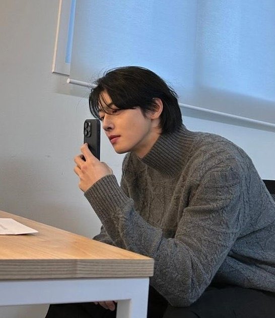 SeeU_cha's tweet photo. หล่อแบบใจละลาย หล่อเว่อวังมากกกก~~ https://t.co/Ub5RUtaNgV