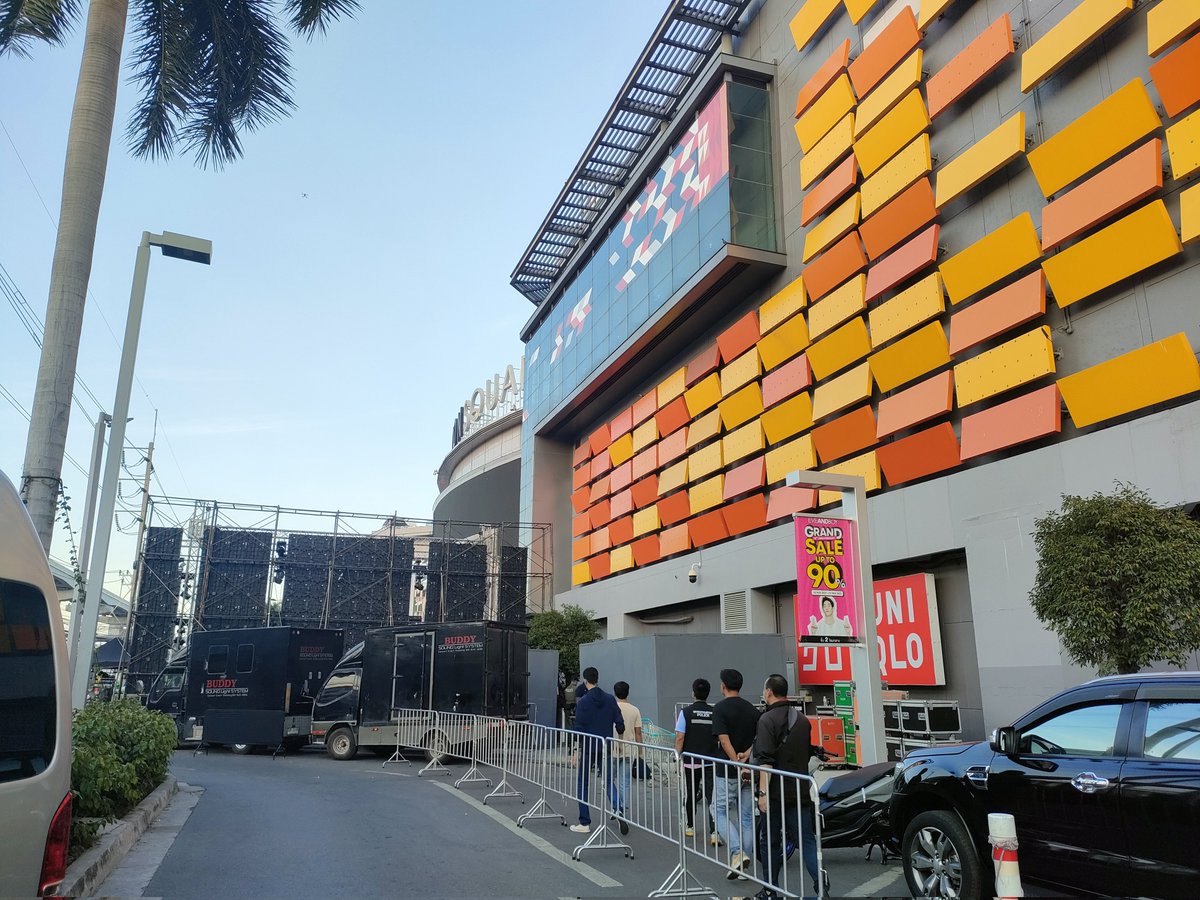 frontstwhome's tweet photo. 📢วันนี้หลังจากที่ FOOLSTEP เล่นเสร็จประมาณ 20.15 รวมพลที่บริเวณหลังเวทีนะคะ 🙌🏻  

#FOOLSTEP https://t.co/s1Sfdf1urH