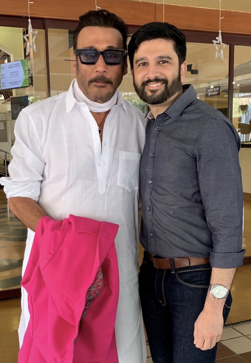 SalviSohil's tweet photo. The “Bhidu” moment! 😎 @bindasbhidu - Sir, what a gem of a person you are! Swag and humbleness is a deadly combo! Keep rocking! 😊

#jackieshroff #bollywood #goodtimes https://t.co/Apgtvo7zTJ