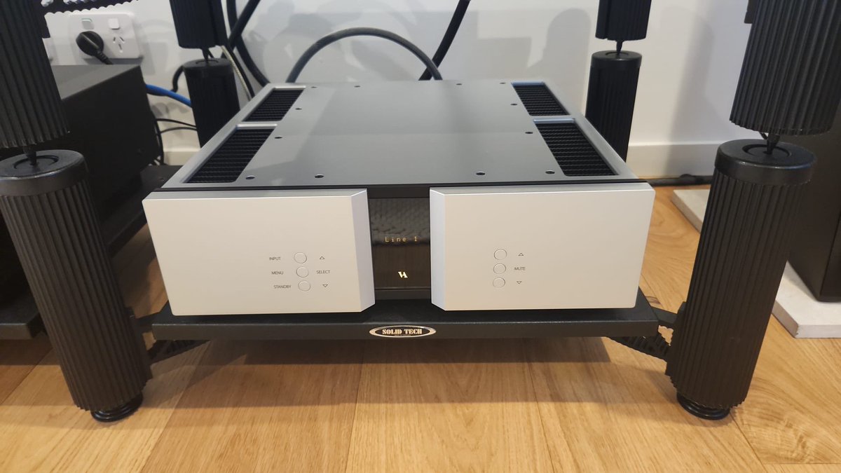 Absolute_Hi_End's tweet image. Vitus Audio SIA-025 MK2 Class A integrated amp on Solid Tech Hybrid Rack wired with Jorma Cables

@jormaaudio @vitus_audio_as #vitussia025 #classaamplifier #jormacables #solidtechrack