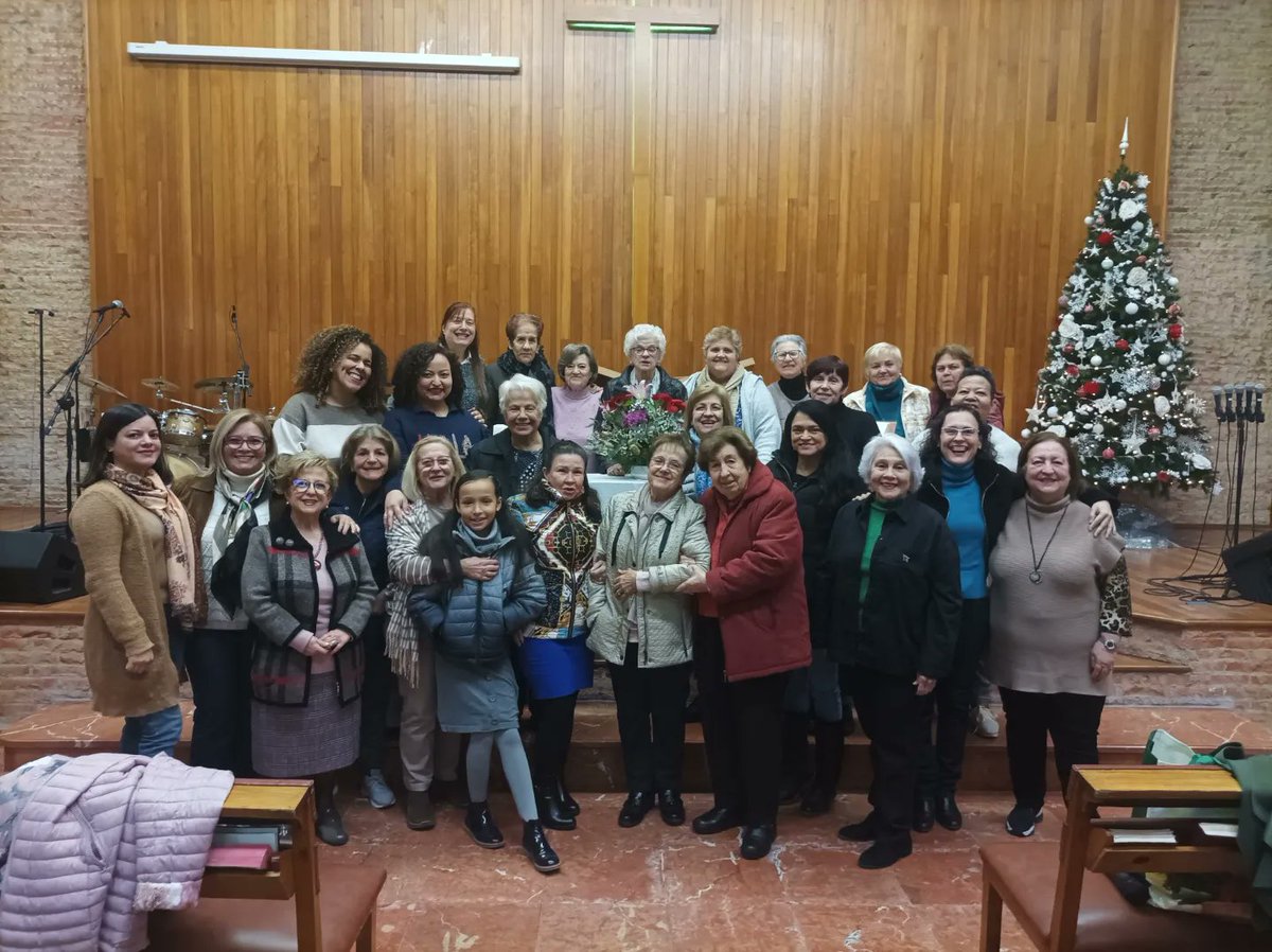 piebaorg's tweet photo. Nuestras hermanas despidieron el año con un tiempo de reflexión sobre las doce promesas que presenta el Salmo 23 para el nuevo 2024. Feliz Año Nuevo!!! https://t.co/KazbANpl2Z