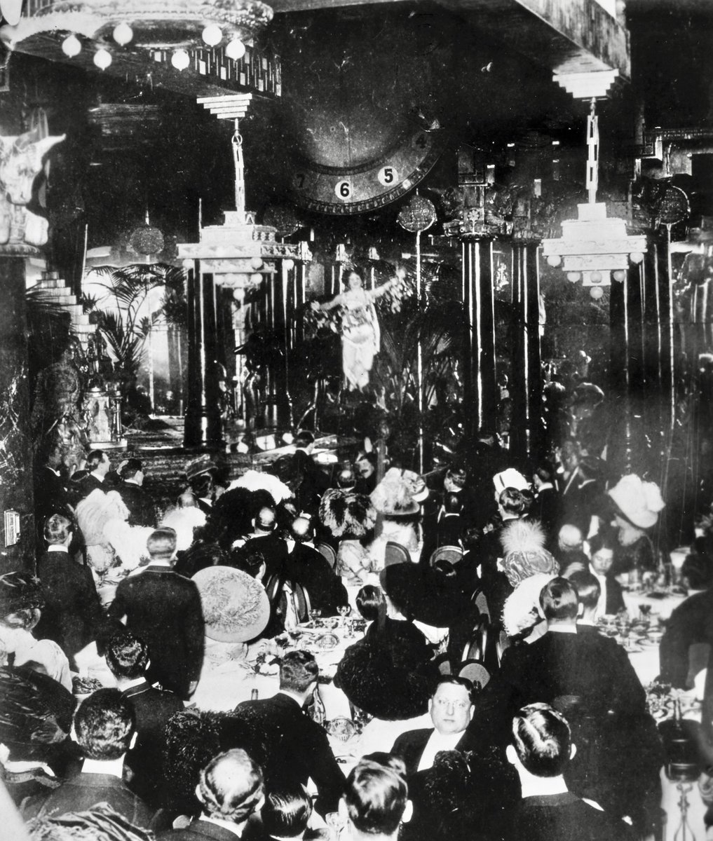 LRonLacy's tweet photo. #OTD in 1905
New Year’s Eve at the elegant Broadway hot spot Rector’s, in 1905
#NewYear #NewYearsEve #capodanno #Rectors https://t.co/OlVdxLW4Rn