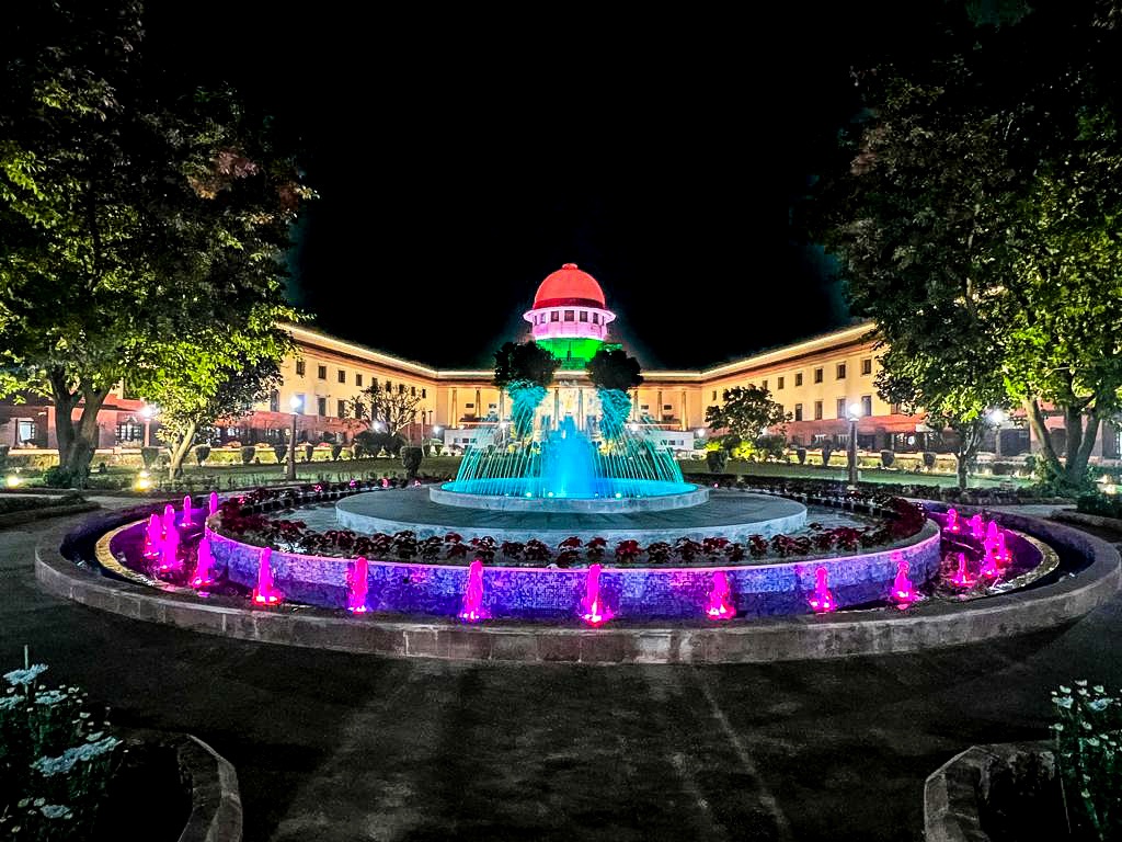 aakarshkamra's tweet photo. Happy New Year 2024🎉 https://t.co/YojLS7qx6U