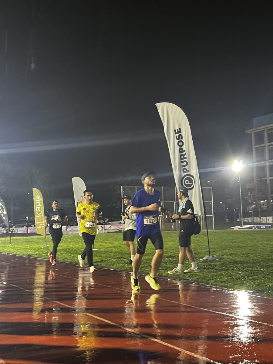 khairizulfadhli's tweet photo. Cerita #RunTheTrack event semalam. 

Mengurus dua atlet mewakili Kontinjen @SCBarai . 

Malaysia Grassroots Running Community are getting bigger, and faster!

Kudos @megeizlannn and the team! https://t.co/p7yzA119pr