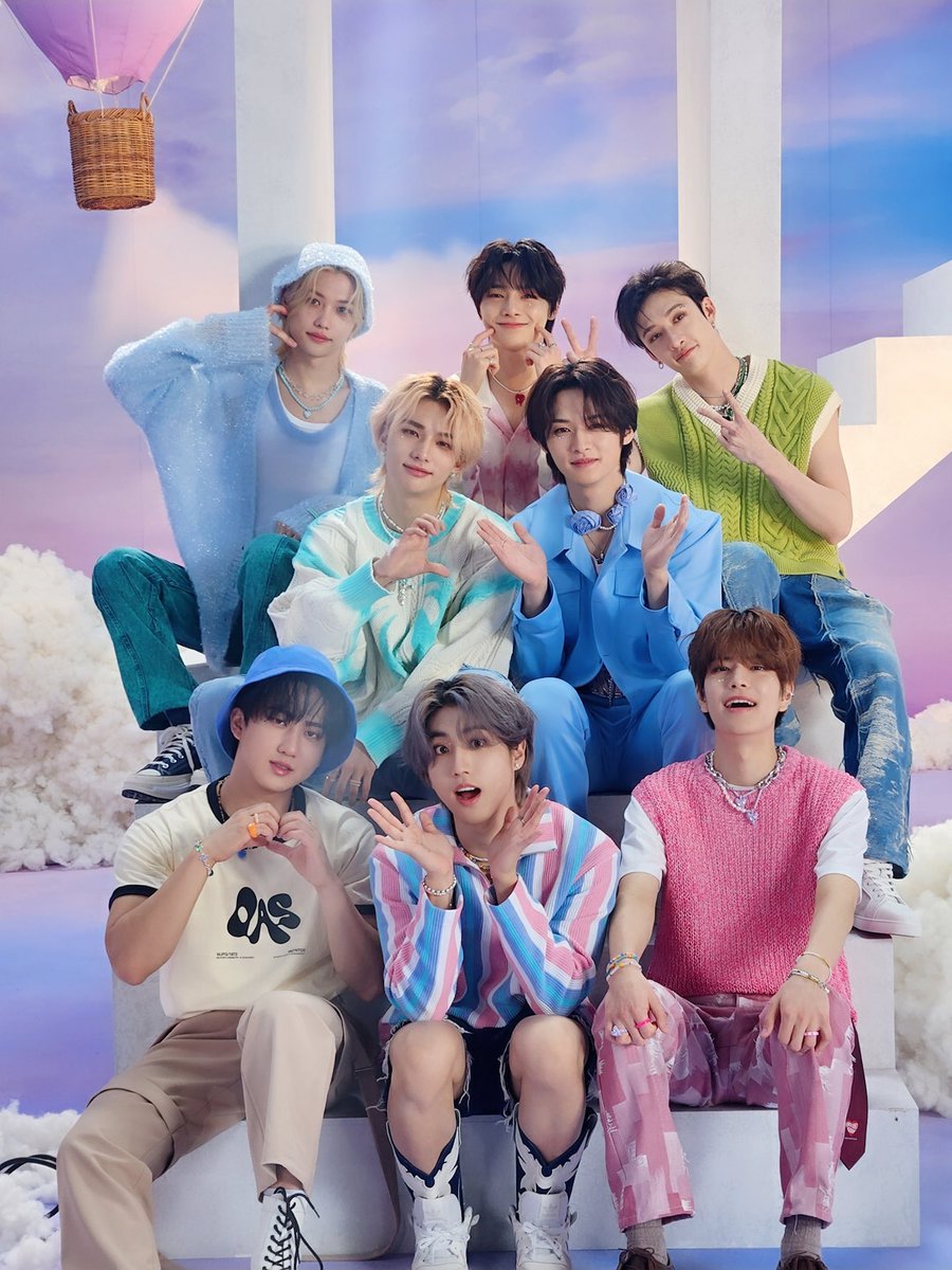 Stray_Kids_JP's tweet photo. STAY❣️

昨日に引き続き2023年の未公開の写真を公開します☁️🩷🩵💚

この後のNHK紅白歌合戦もお楽しみに🤟💘

#StrayKids
#スキズ https://t.co/IKaCT5JC1w