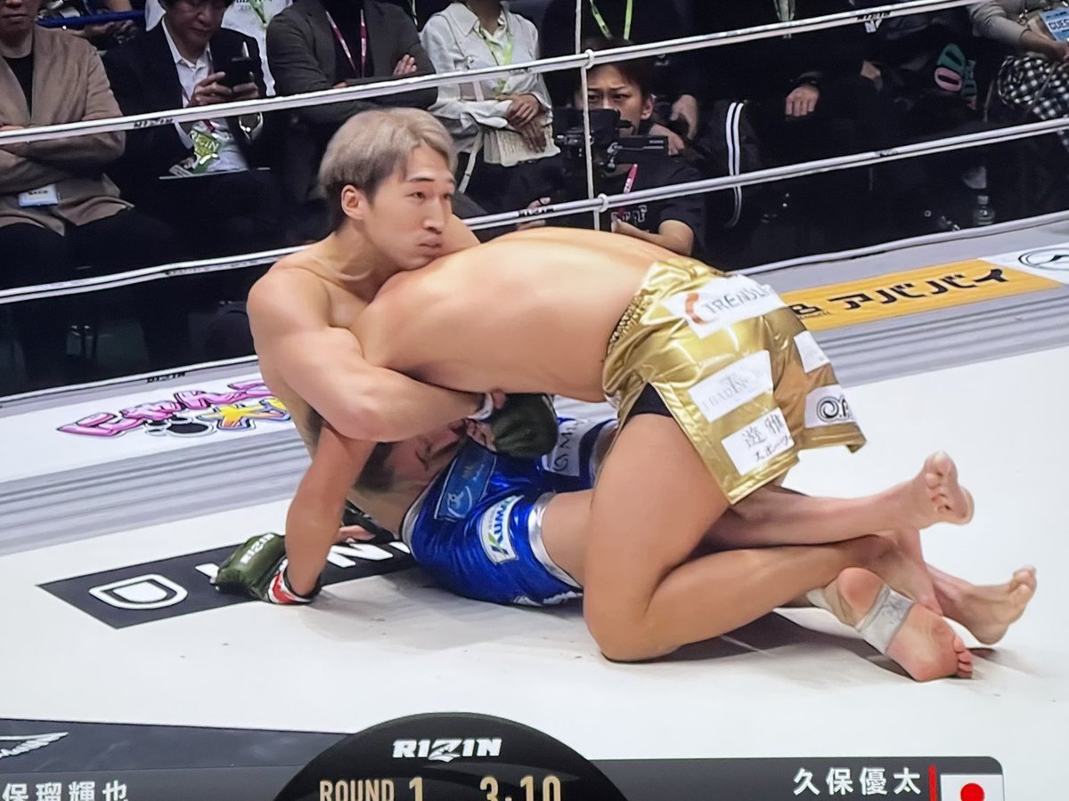 ahserrko's tweet photo. 安保が寝技やってるの違和感しかないwwww
#RIZIN https://t.co/hElagZMPVo