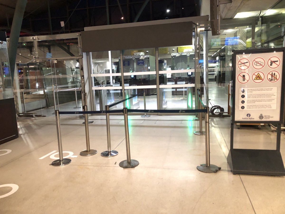 RugbyScrumNo6's tweet photo. Eurostar gate shut New Years Eve in Lille 8.05am, no staff and no information .. 100’s of people waiting in line after yesterdays shambles https://t.co/ywJNSLAKC2