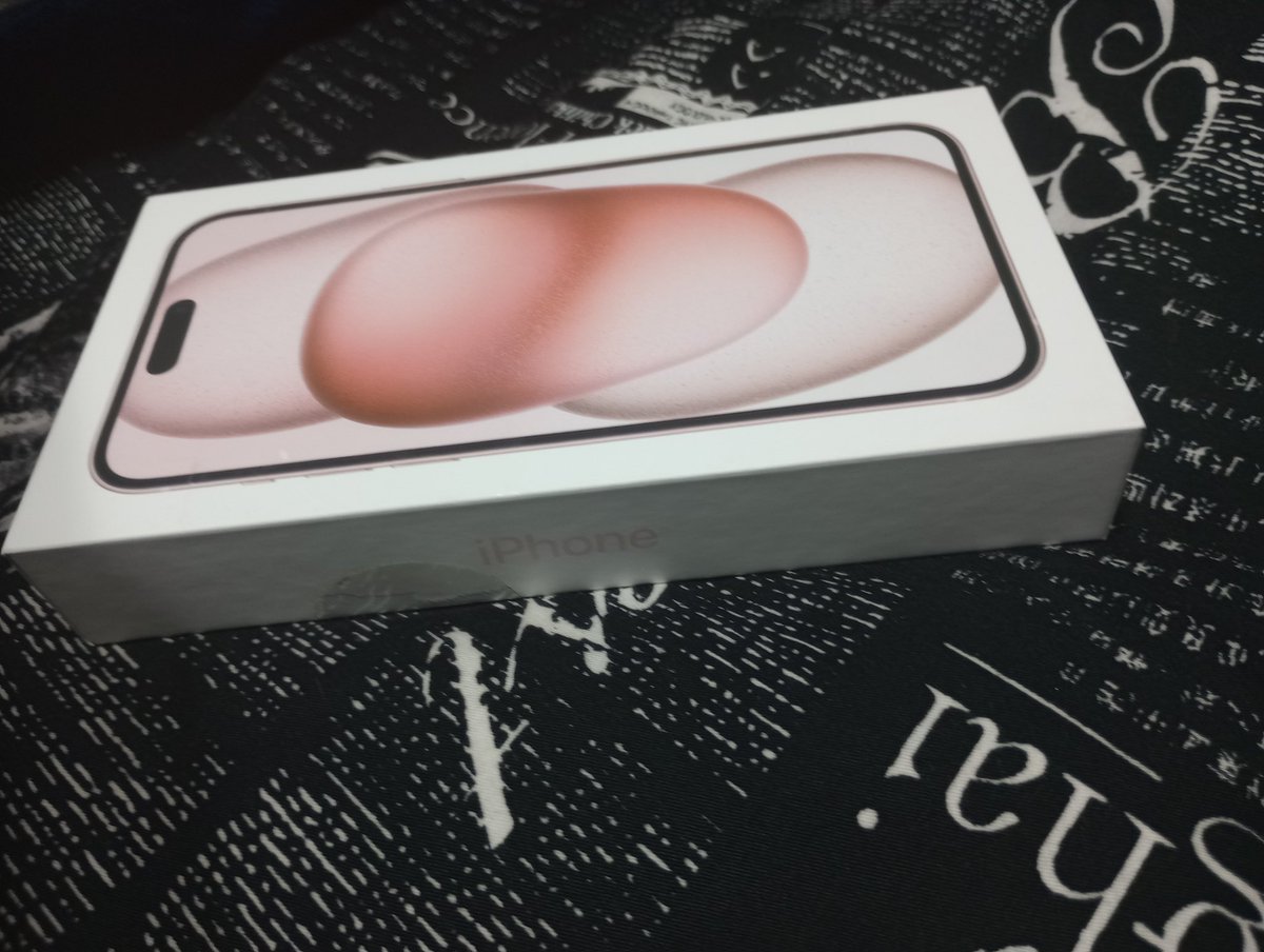 LadyCam's tweet image. Tryna activate this fifteen +, hit me on the gram or fb, phone down. I must be getting old. Watch I go back to flip phones 😭🙈

#iphone #android #15plus #iphone15plus #prettypink #explore #explorepage #fyp #activate