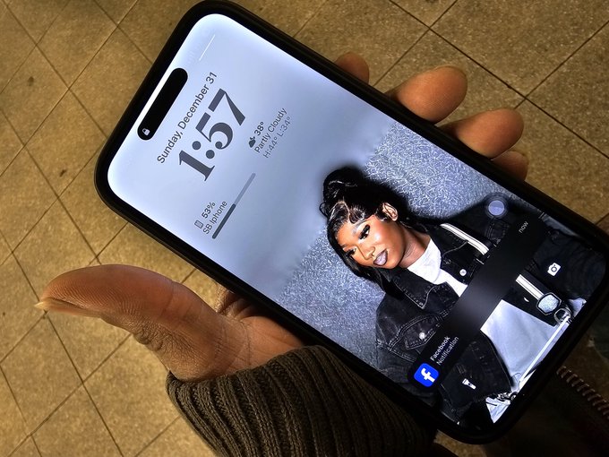 I found a phone on the train platform...   I gave it bac cuz Blessings Beget Blessings... my kids see