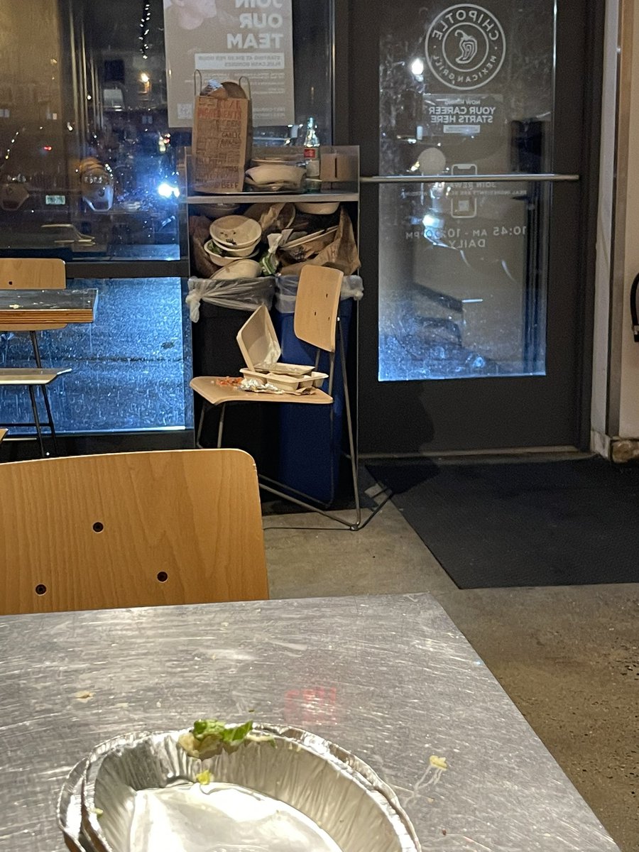 itsdaltonr's tweet photo. @ChipotleTweets I was very disappointed with this bowl I received I wanted pico and they didn’t have any, they also said they didn’t have steak and then after I got the bowl they had made more steak.. I would like to have a bowl that I wanted not this :( https://t.co/QyMdpljUS4