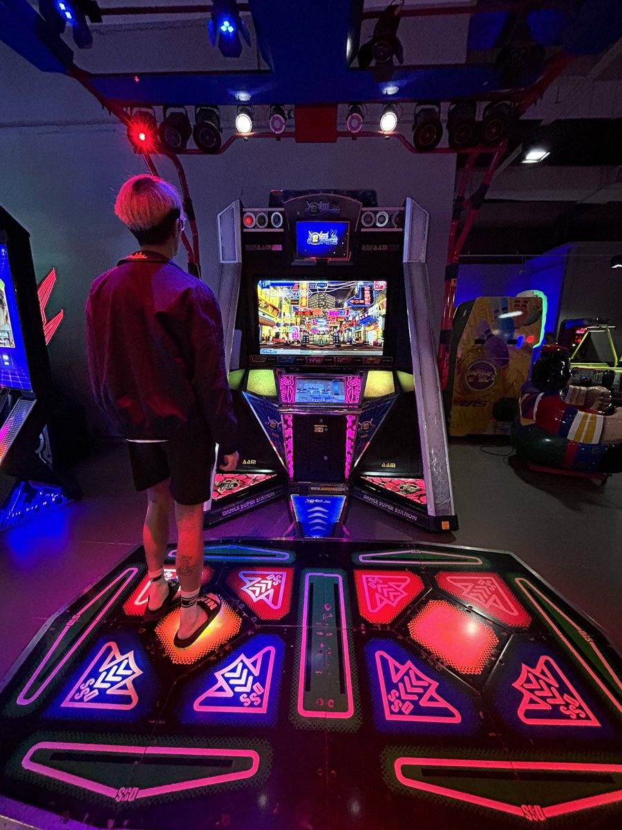 seanyddr's tweet image. (Continued!) I found more machines with some free credit gameplay

(Hybrid PIU + Dance Evo?) Pad is surprisingly good (?) but I Duno where are the hand sensors

The other is a dance rush doppelganger (?)