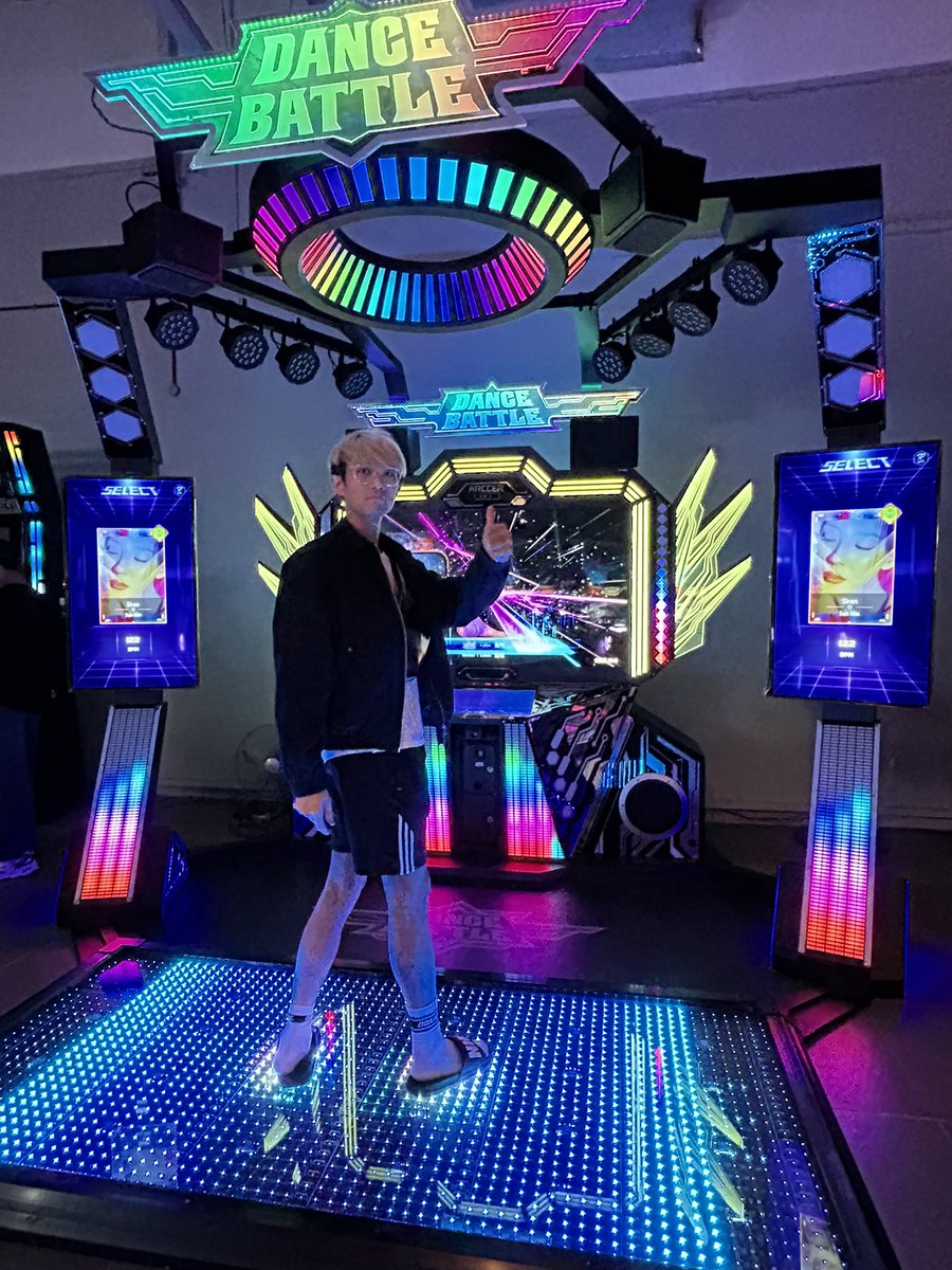 seanyddr's tweet image. (Continued!) I found more machines with some free credit gameplay

(Hybrid PIU + Dance Evo?) Pad is surprisingly good (?) but I Duno where are the hand sensors

The other is a dance rush doppelganger (?)